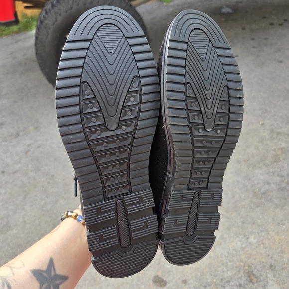 Brown and Black Men's Casual Shoes - Picture 2 of 6